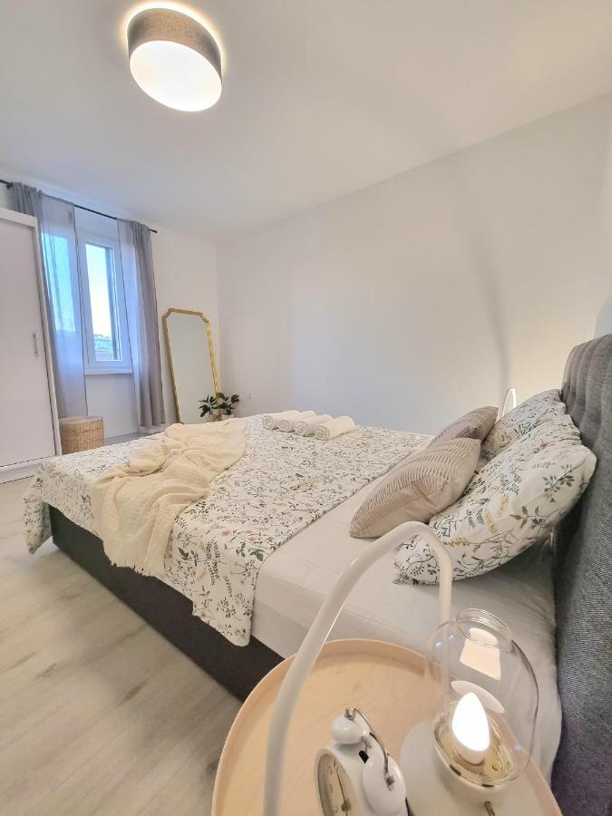 Ferienwohnung Un Ami Pula Exterior foto