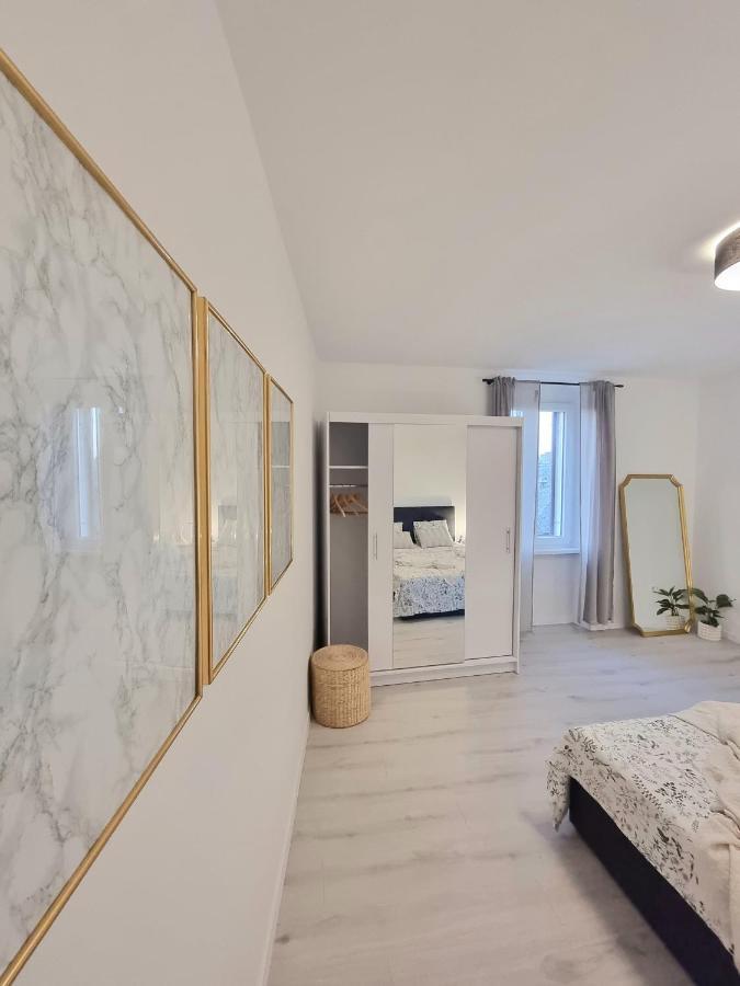 Ferienwohnung Un Ami Pula Exterior foto